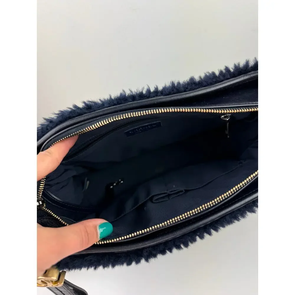 CHANEL Navy Blue Shearling Gabrielle Leather Chain Strap Crossbody Bag Medium